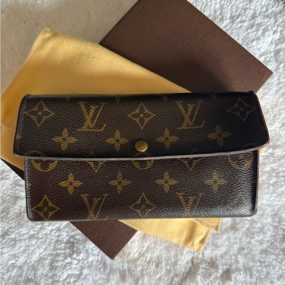 Louis Vuitton Sarah Monogram Canvas Wallet - Picture 2 of 11